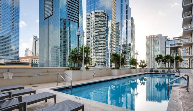 FREE Parking 2 King Beds Brickell 1BR Pool Gym