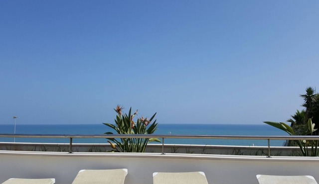 Frontline apartment block with Sea views. Apartment has a large private balcony.