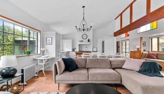 Gillman Vineyard - Matakana Holiday Home
