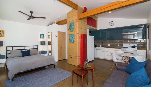 Gorgeous Modern Studio Close to ALL Metro Areas