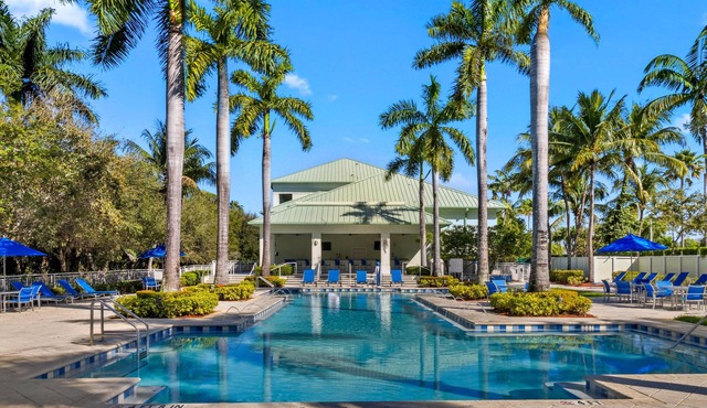 Grab your friends-3 Bed/4 Bath Villa in Doral-Miami