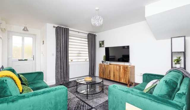 Greenwood - 4 Bed Home With Parking & Fast Wi-Fi
