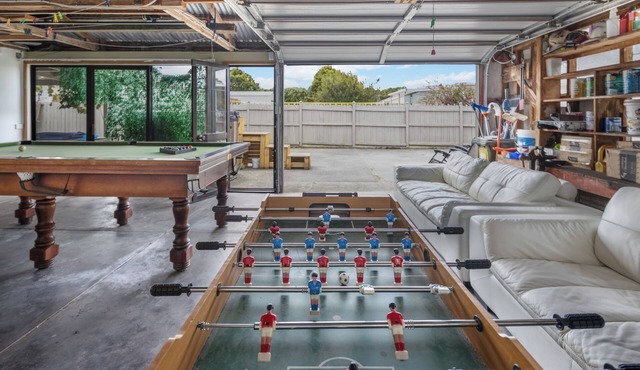 Group Getaway: Hot Tub, Beach, Games room