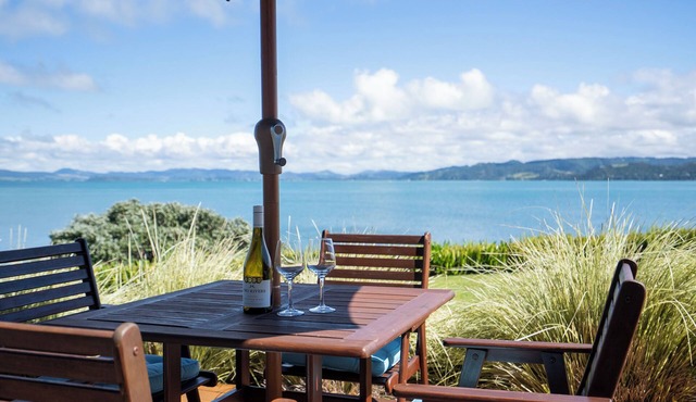 HARBOURSIDE GETAWAY!