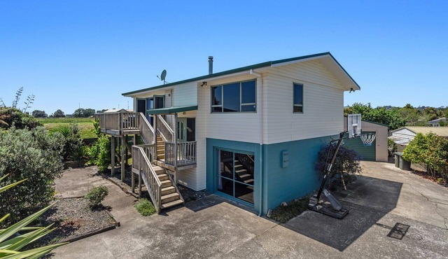 Heavenly on Riverside - Whakatāne Holiday Home