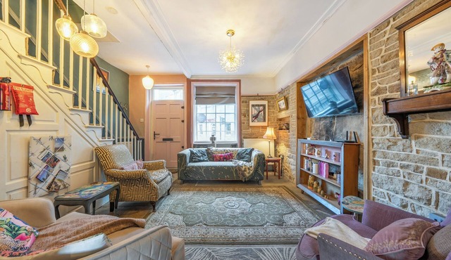 Hebden Bridge - House - Sleeps 8 - Pet Friendly