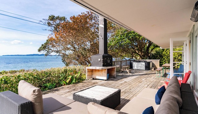 Herons Hideaway - Snells Beach Holiday Home