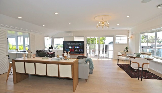 Home in Auckland House in Totara Park