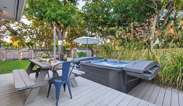 Hot Tub + Firepit + Al Fresco Dining | 10mins to Beach | Middle Terrace Cottage
