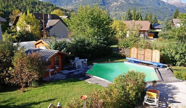 House 4*, swimming pool, 6 to 10 pers. cycling, hiking, families, ski, golf