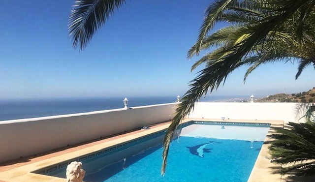 House in Sayalonga with Beautiful Garden
