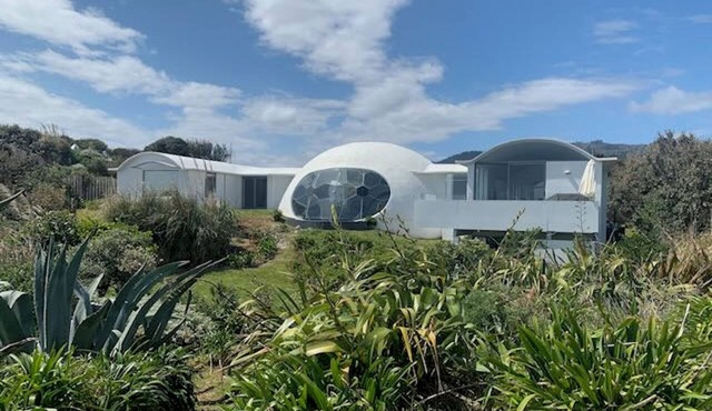 Iconic & Curvaceous Beach House