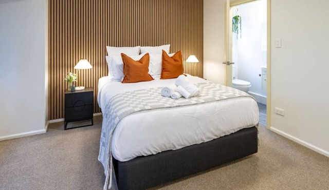 Ideal Studio Getaway – Close to the Airport