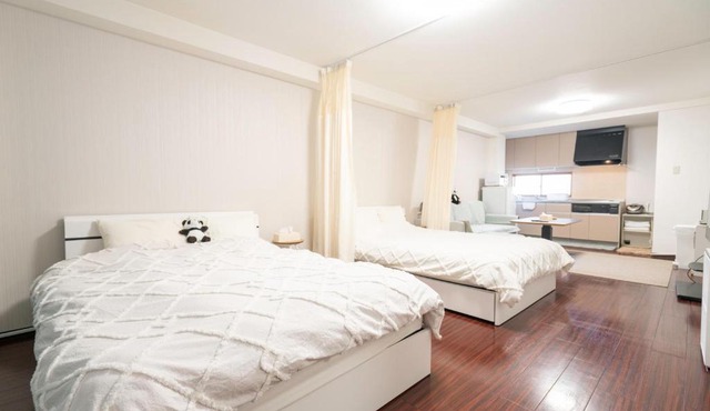 Ikebukuro East Exit Queen Bed Room, 2F