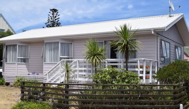 Kiwi getaway family bach @ Waihi Beach - relax and unwind