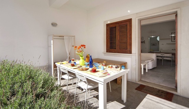 La Mancina is just 150 meters away from the main beaches of Marina di Ragusa