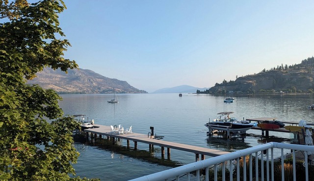 Lakefront charming apartment in downtown Kelowna, the best location in the city.