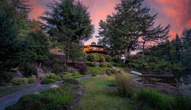 Lakefront Compound - HotTub+Pool Table+Kayaks