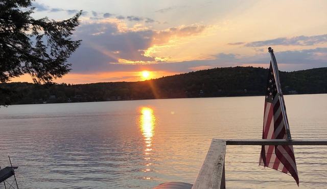 Lakefront oasis with amazing sunsets