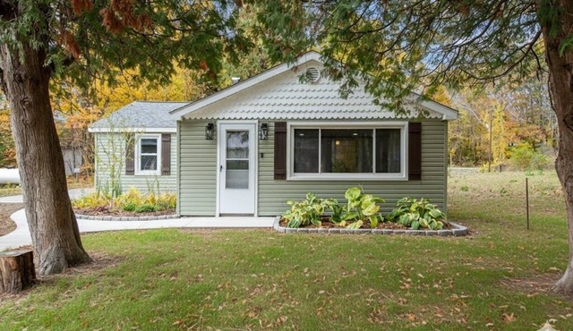 Lakeshore Chic! Great Lake Michigan Beach Access near St Joe and South Haven!