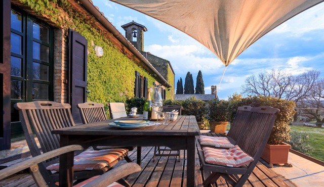 LARGE apartment/app/country house with park: REST + pool + sauna + gym + roof terrace + barbecue + animals