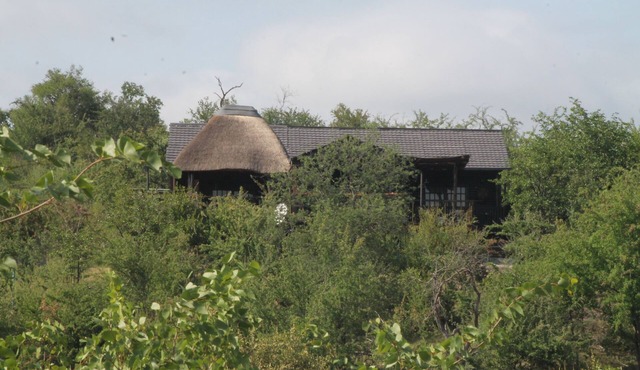 Leopard Rock Bush Lodge In Africa. Book today for your Big 5 Experience.