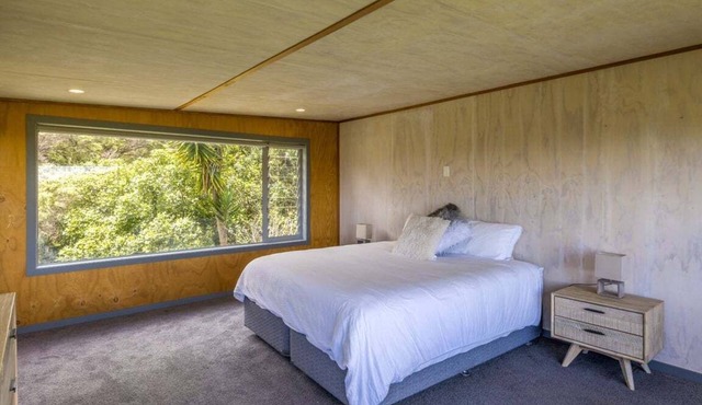 Lookout Landing by Waiheke Pure - Serene, modern & peaceful with breathtaking views