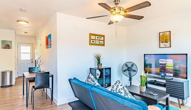 Lovely 3-Bedroom Home near San Diego Downtown/Beach w Free Laundry/Parking, WiFi