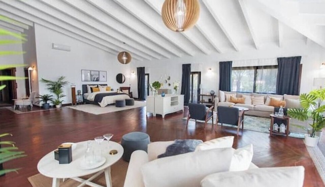 Luxurious 10-Bed Oasis: Pool, Garden & Glamour!