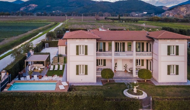 Luxury Contemporary Villa with Private Pool