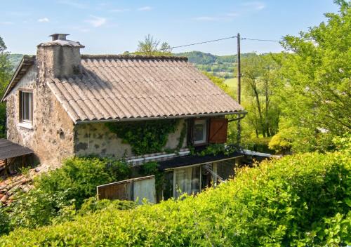 Maison de charme à Vezac avec vue sur la montagne