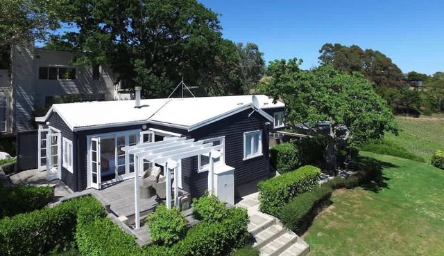 Manea Villa - Spacious Family Home Near Oneroa
