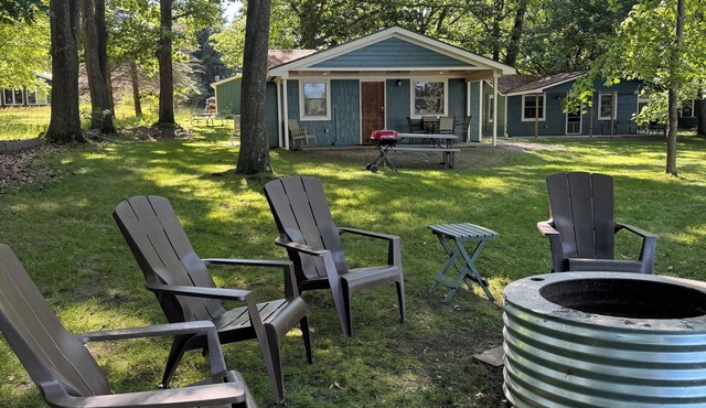 MAPLE COTTAGE - Lakefront on Thayer Lake in Alden with WiFi, AC