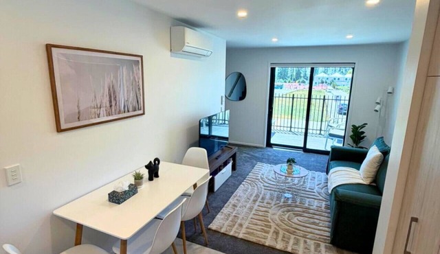 Modern 2-Bedroom Townhouse in Central Christchurch