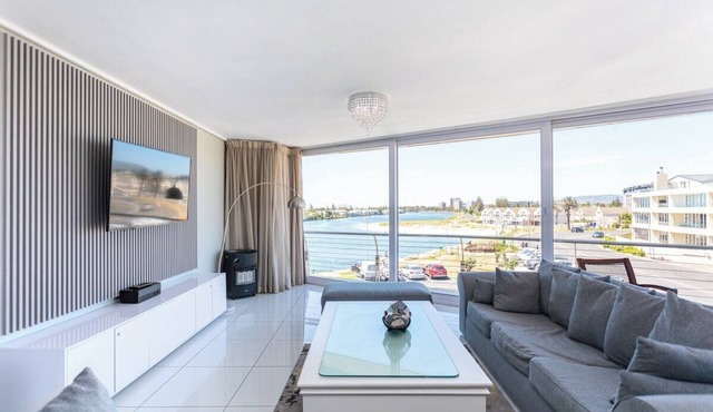 Modern 2BR w/Ocean Views & Pool Access by CTHA