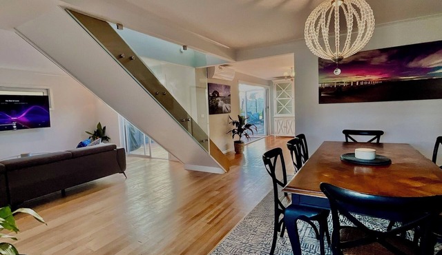 Modern 4BR Beachfront Home, incredible views.