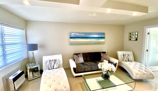 Modern apartment with Miami Skyline view on the bay 5 min to beach free parking