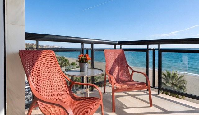 Modern Beachfront Apartment with 3 Bedrooms