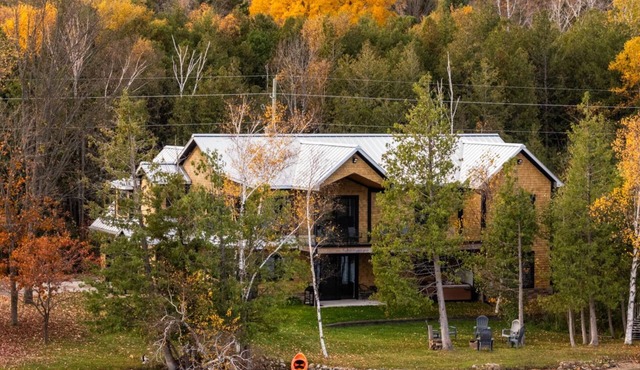 [Modern Lake House] hot tub, dock, sandy shoreline, kayaks, foosball, Bellaire.