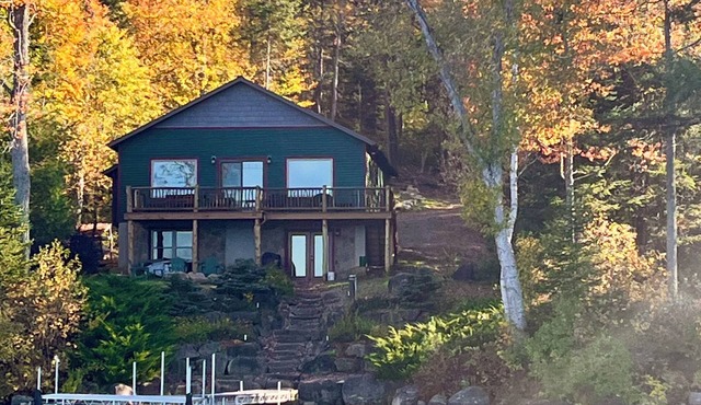 Modern Lakefront Cabin w/Fireplace and Stunning View of Oak Mountain Skiing
