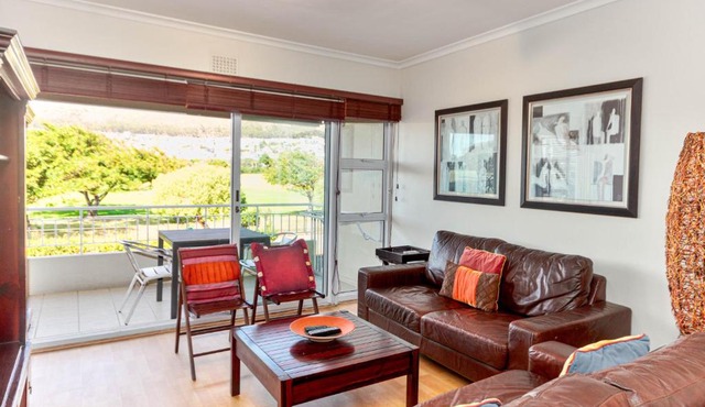 Mouille Point Mountain View 2 Bedroom
