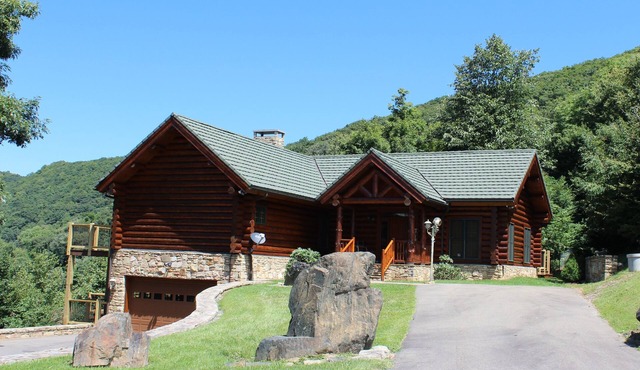 Mtn Views & Cooler Days - 5BR/3BA w/Long Range Views, Near West Jefferson