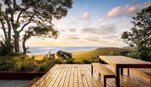 Muriwai Beach House- Cliff Top Oasis