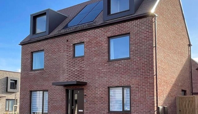 New Modern Exec 5 bed House close to Science Park