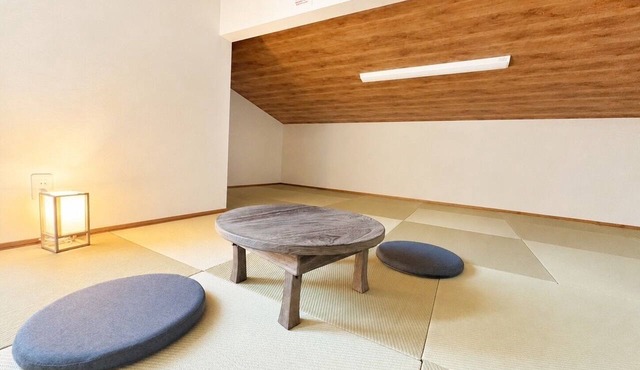 NEW OPEN/2-minute walk from Busshōzan Station/Entire house available for exclusive rental/Accommodates up to 10 guests/Parking for 5 cars/Family-friendly and suitable for large groups