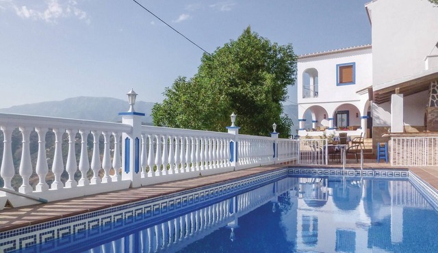Nice home in Sayalonga