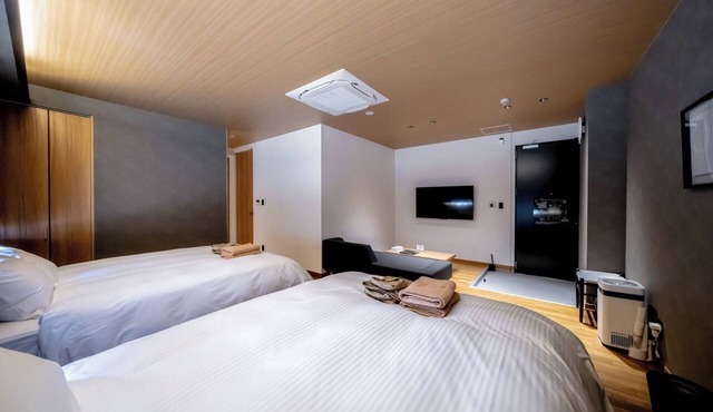 NonSmoking Deluxe Twin Room 2nd Floor 38m2 M201 Two Queen Beds/Hatsukaichi Hiroshima