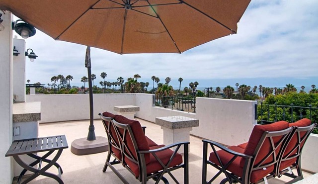 Ocean Beach Sunset Haven with private rooftop