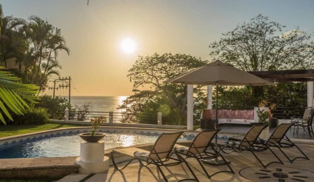 Oceanview FAST WiFi Private Yard Pool Executive Chef Staff Amazing Views