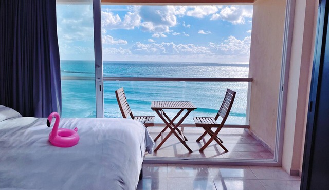 Oceanview Studio Beachfront in Hotel Zone